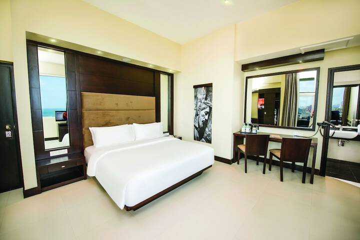 Room 5 of 33