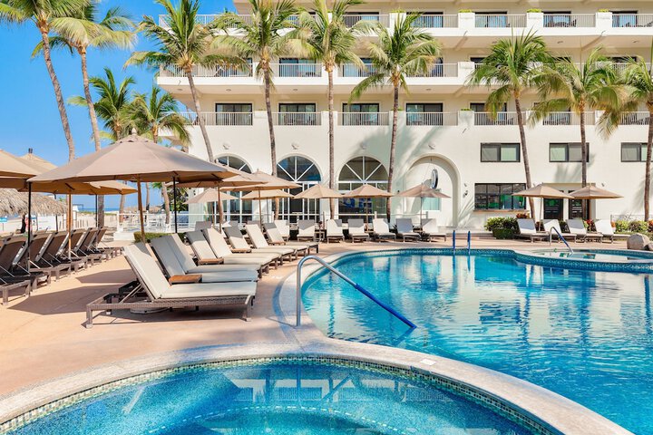 Hotel Pool