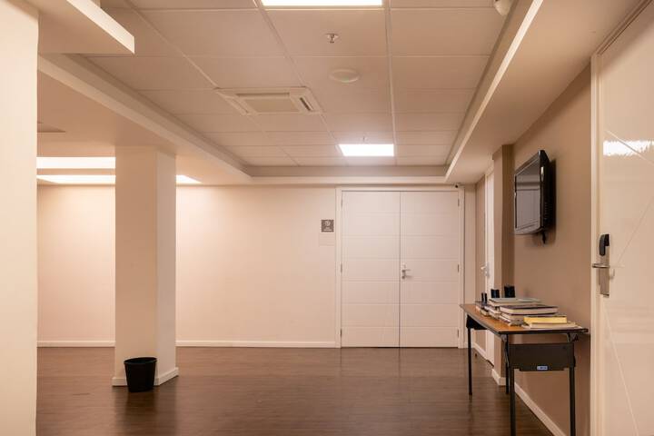 Room 161 of 183
