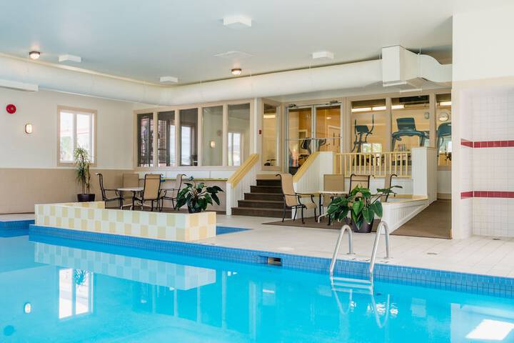 Pool Hotel