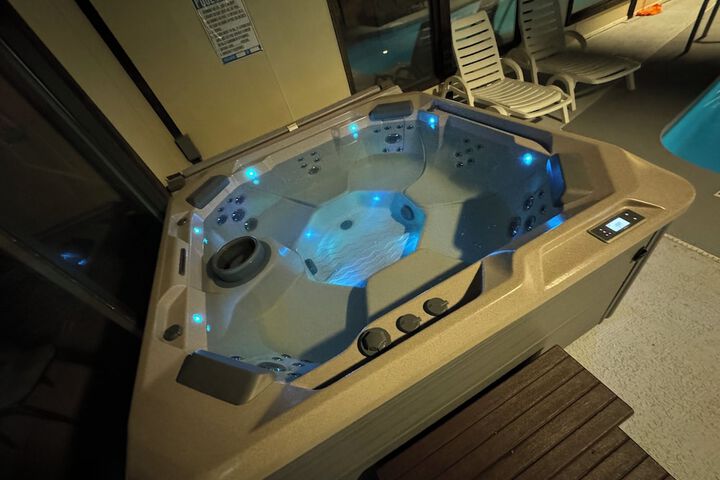Indoor spa tub