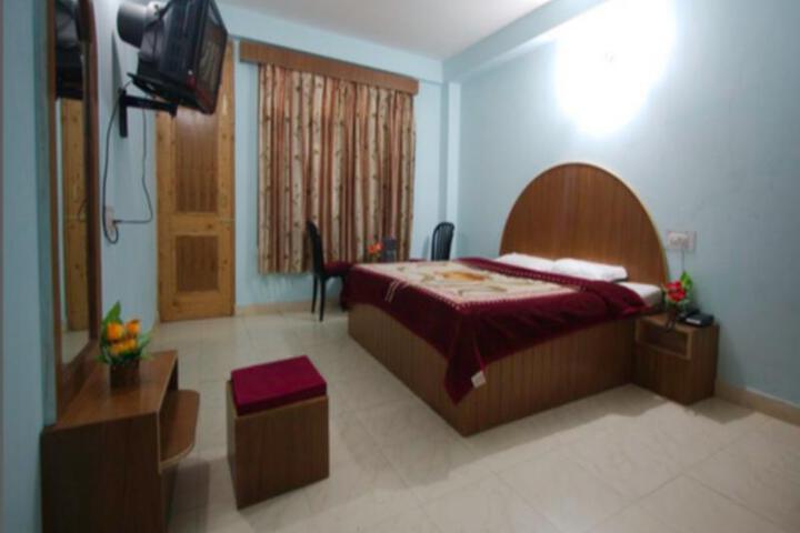 Room 2 of 5