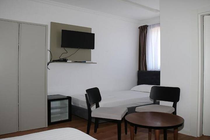 Room 9 of 37