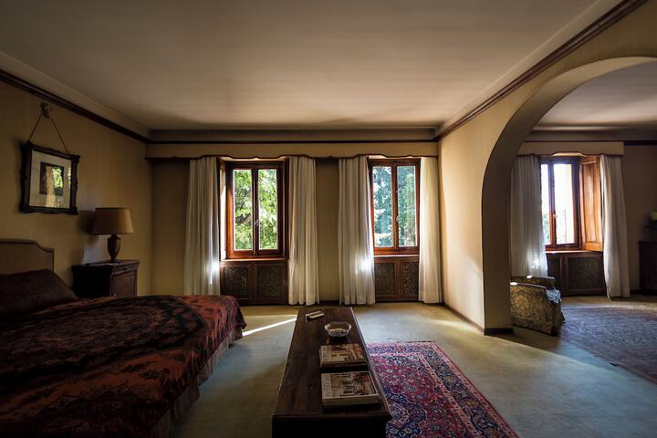 Room 27 of 49