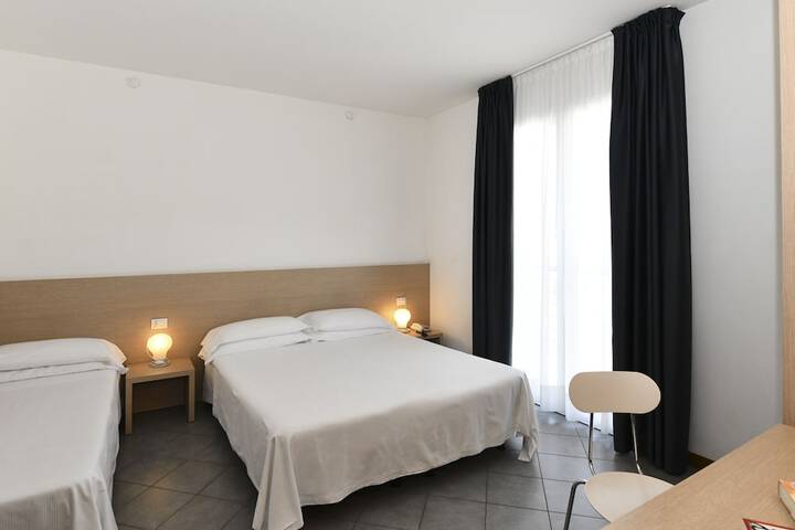 Room 47 of 102