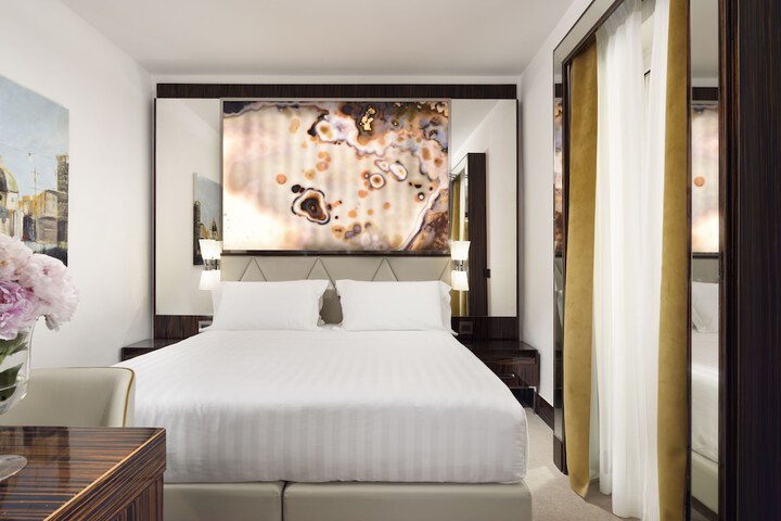 Room 5 of 37