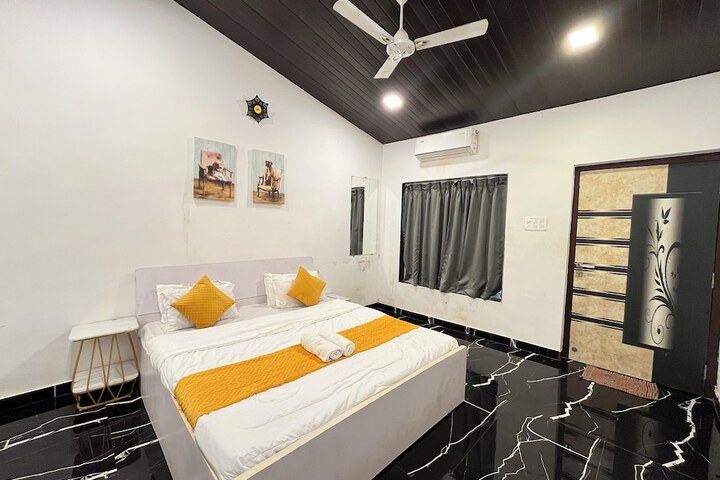 Room 12 of 28