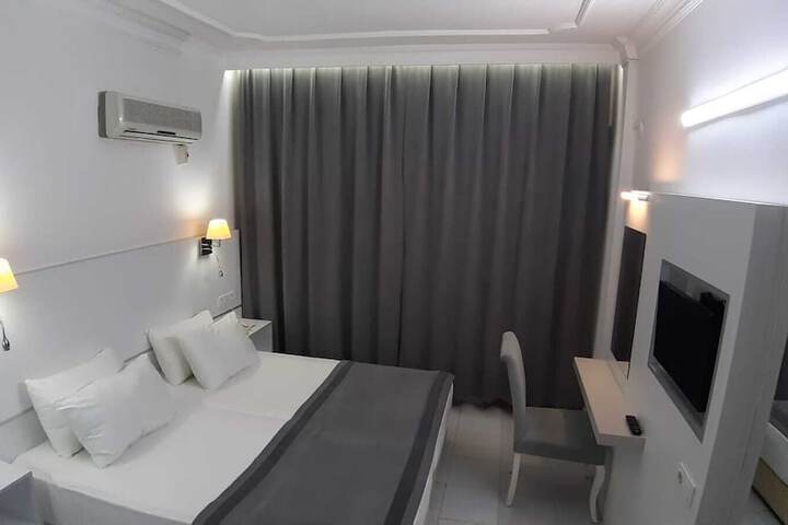Room 28 of 43