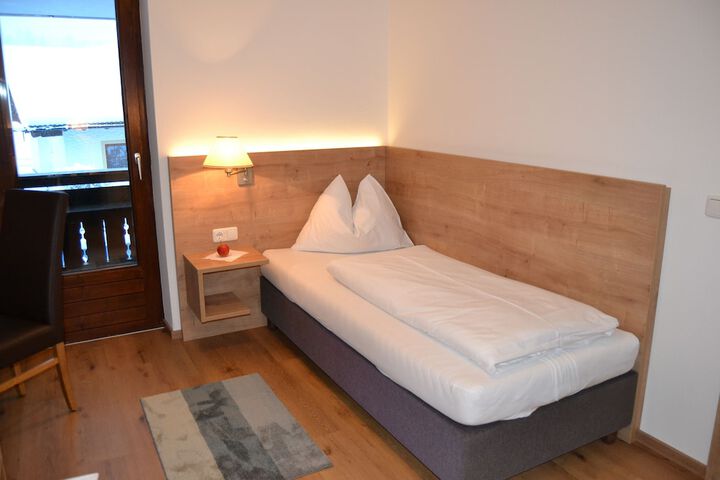 Room 18 of 74