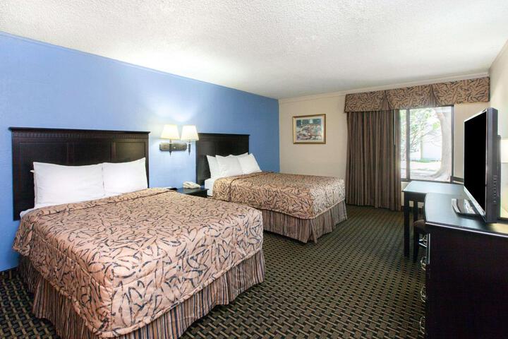 Standard Room, King or Two Doubles (9 of 10)