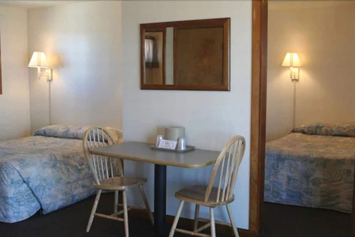 Room 42 of 190