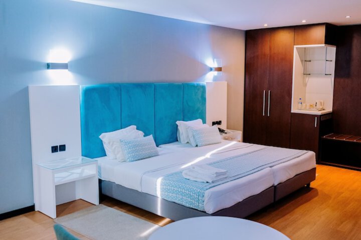 Room 18 of 32