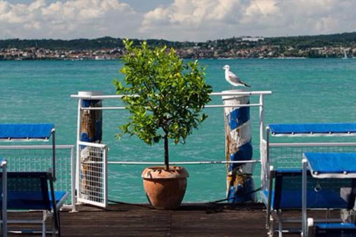 Sundeck 73 of 83