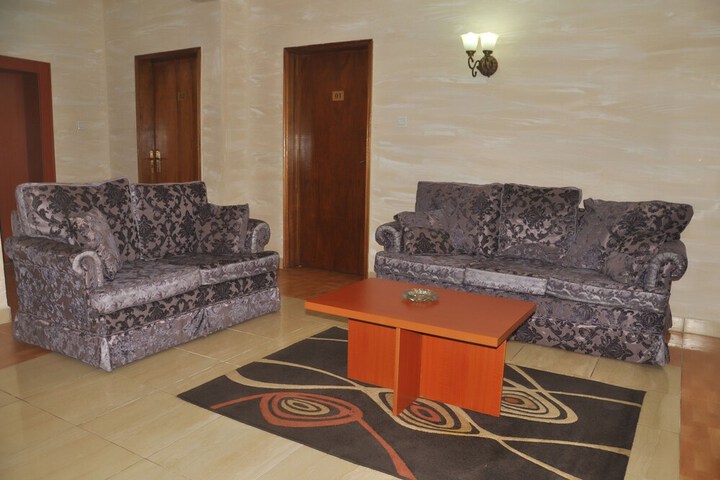 Room 6 of 9