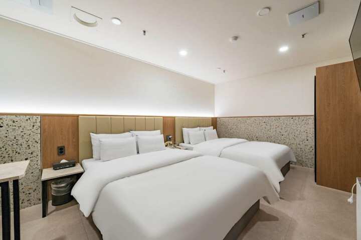 Room 64 of 109