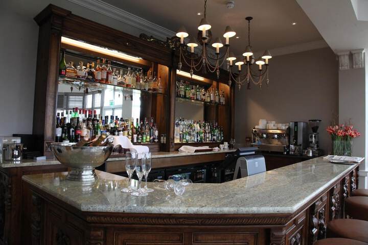 Lounge 51 of 57