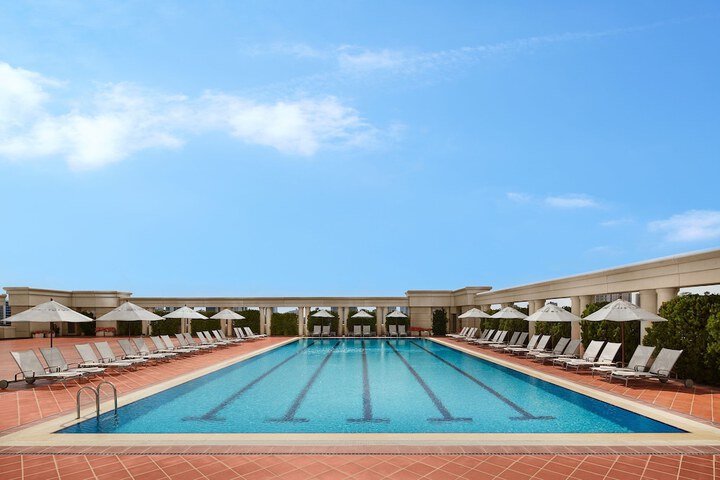 Hotel with Pool