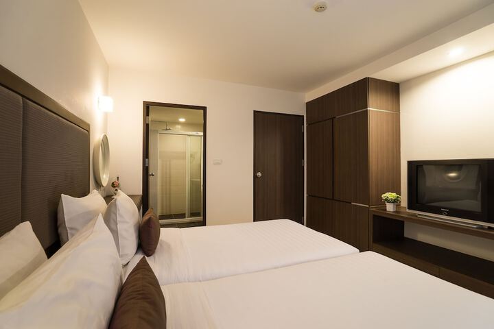 Room 25 of 80