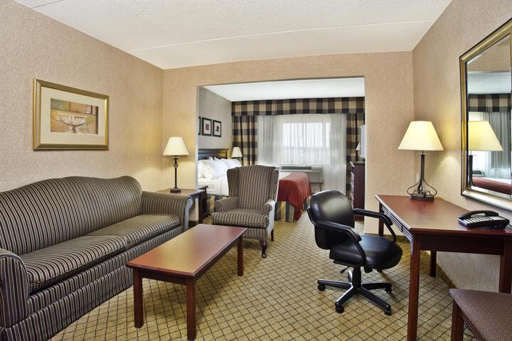 Suite 1 King Bed Sofa Bed Kitchenette Microwave and Refrigerator Keurig Coffee Maker Walk in Shower Full Breakfast (1 of 20)
