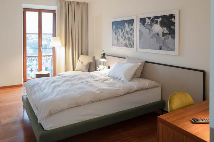 Room 6 of 37
