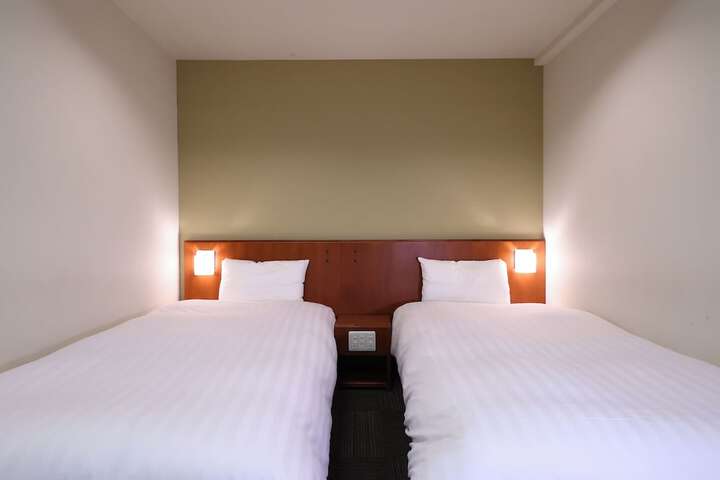 Room 12 of 65