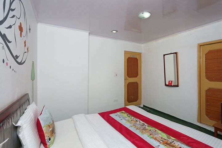 Room 7 of 16