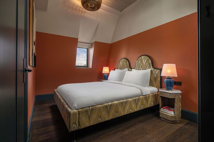 Room 10 of 86