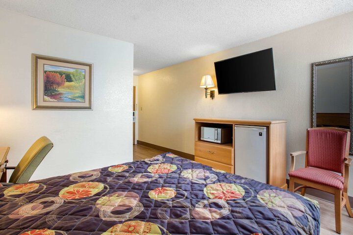 1 Queen Bed (17 of 20)