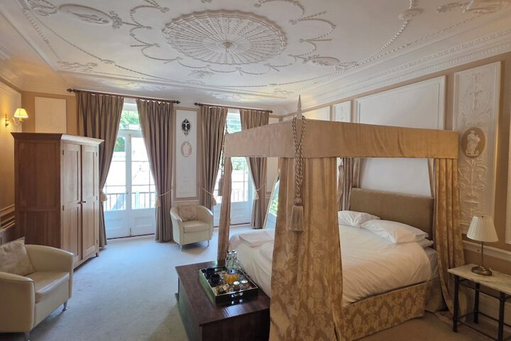 Room 7 of 19