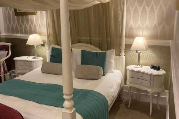 Room 27 of 95