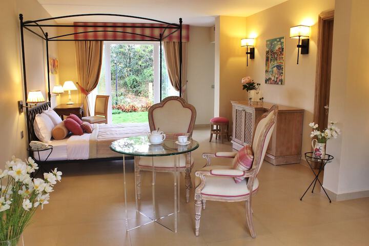 Room 4 of 193