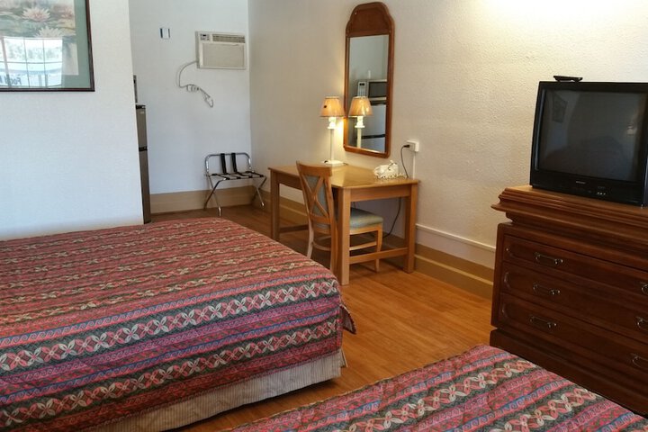 Room 6 of 14