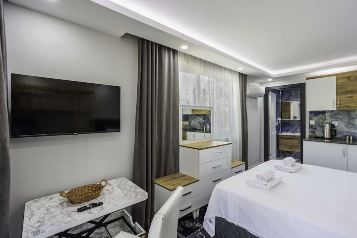 Room 3 of 20