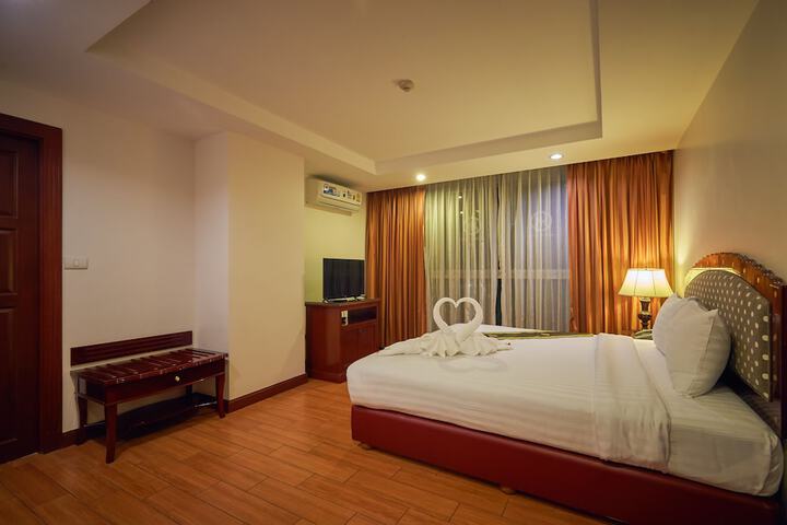 Room 13 of 65