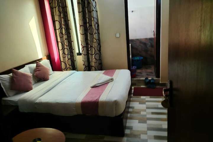 Room 6 of 13