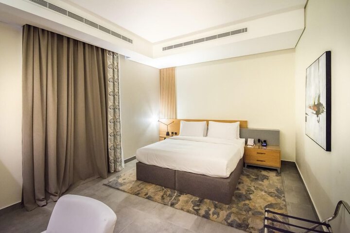 Room 25 of 40