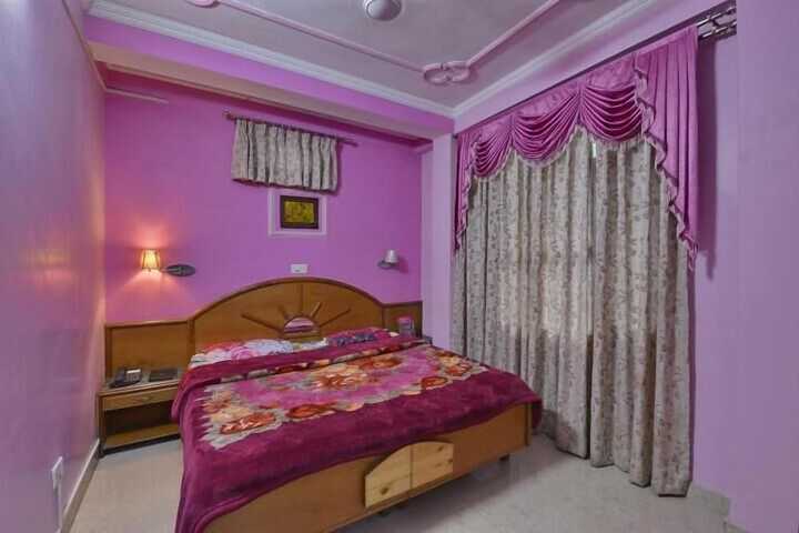 Room 7 of 12