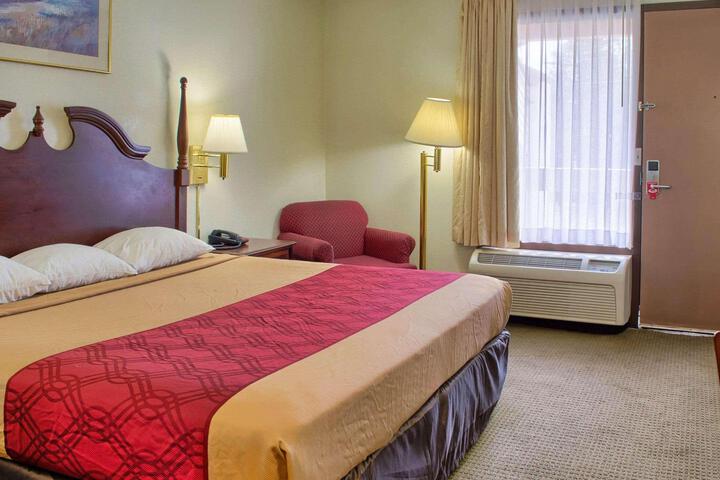 1 King Bed (3 of 3)