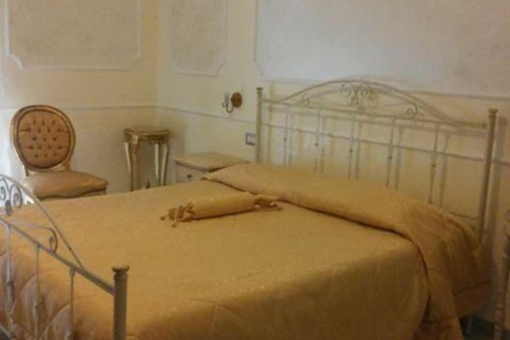 Room 9 of 31