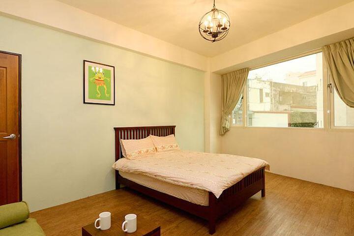 Suite 5 of 6