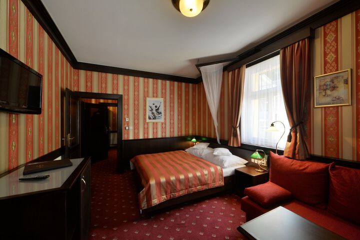 Room 26 of 145