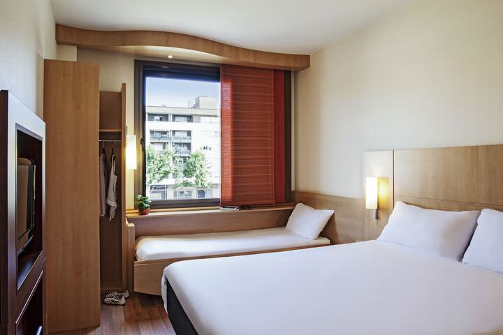 Room 6 of 98