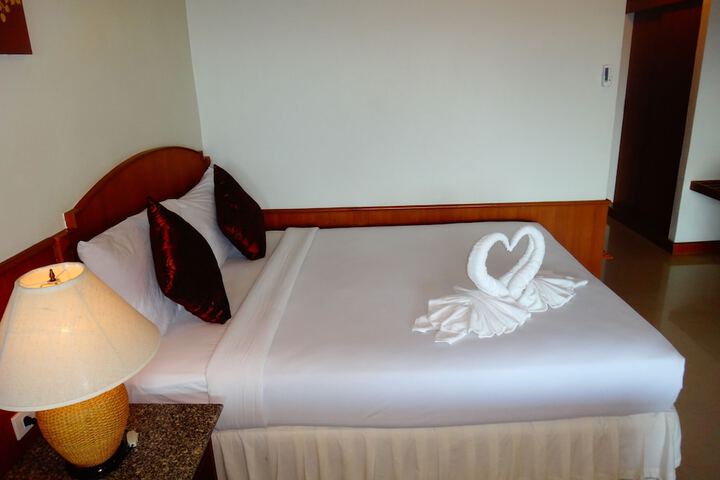 Room 2 of 116