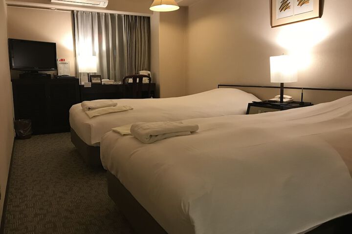 Room 7 of 16
