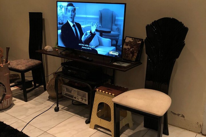 Room 6 of 9