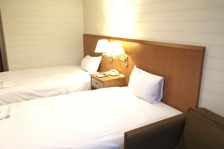 Room 8 of 32
