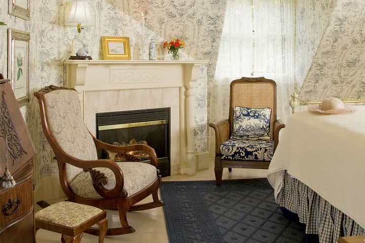 Room 3 of 82