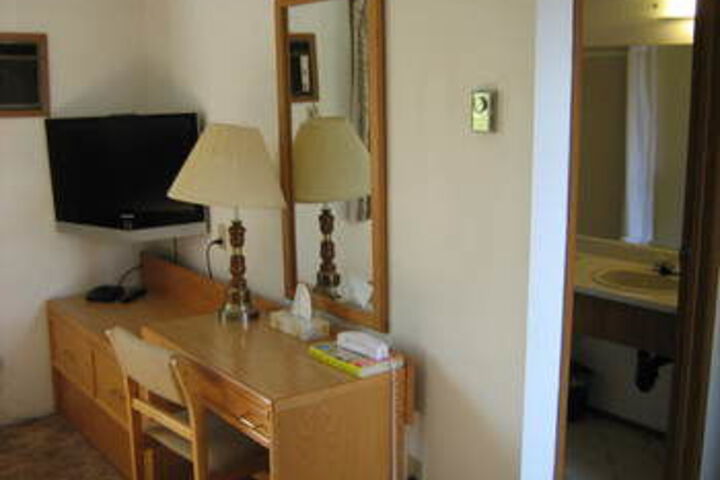 Room 8 of 14