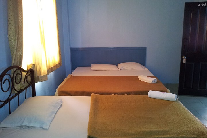 Room 7 of 32
