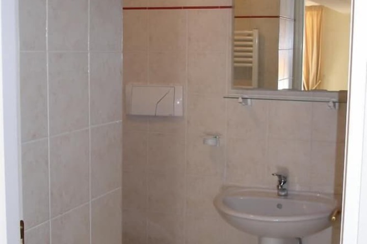 Room 7 of 14
